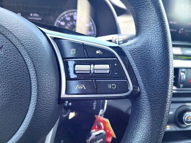 Used 2023 White Kia LXS image 23