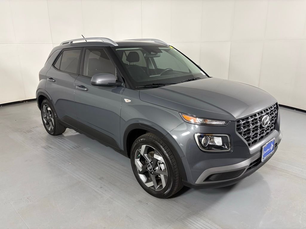 Used 2025 Gray Hyundai SEL image 2