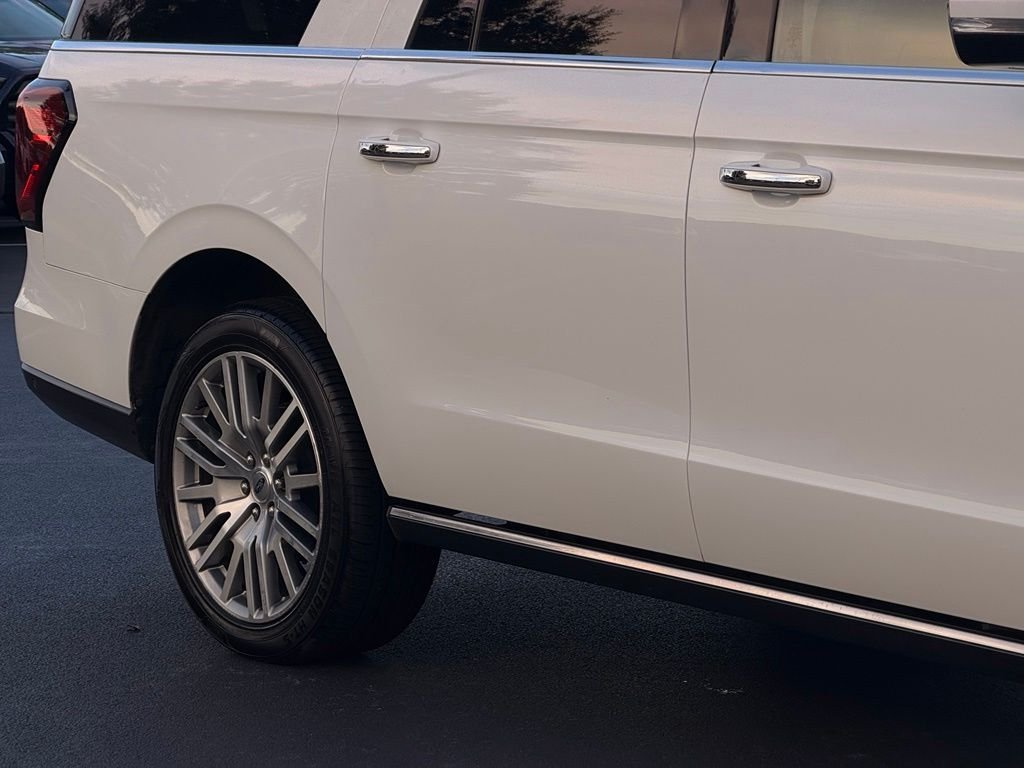 Used 2022 White Ford Limited image 10