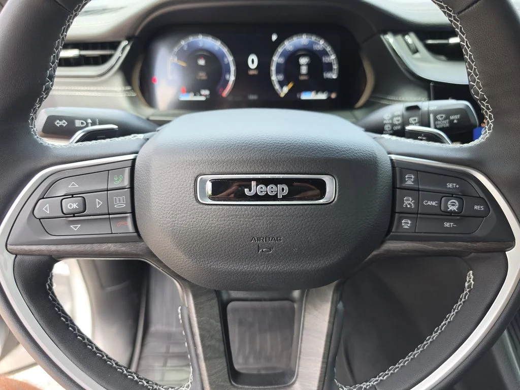 New 2026 Silver Zynith Exterior Paint Jeep Altitude image 29