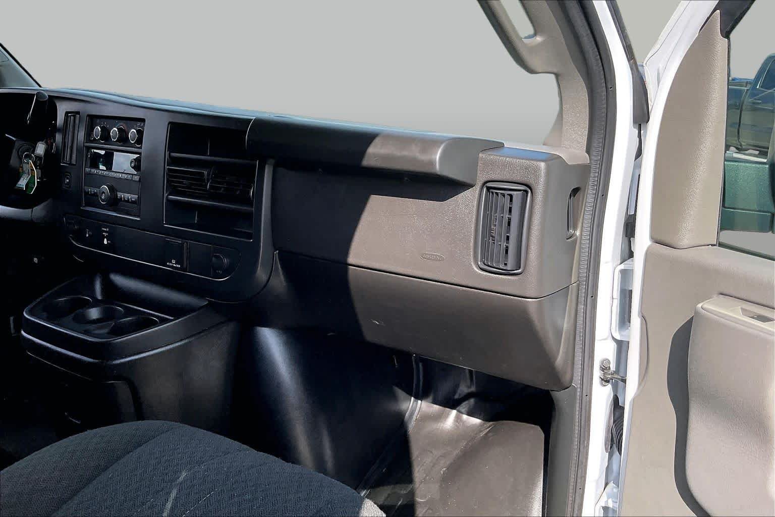 Used 2025 Summit White Chevrolet  image 15