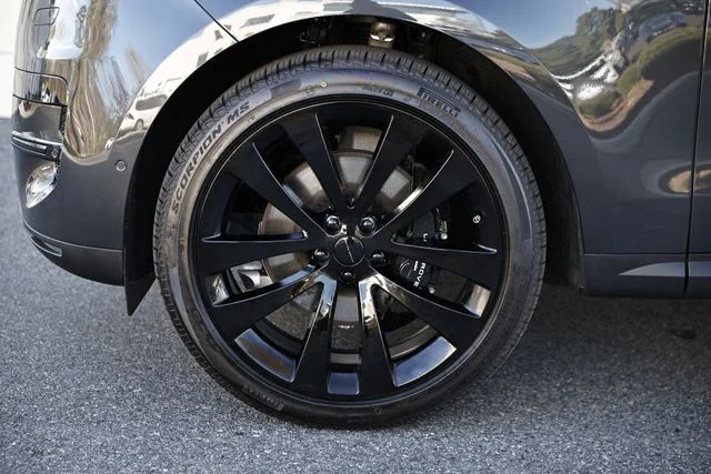 New 2026  Land Rover SE image 5