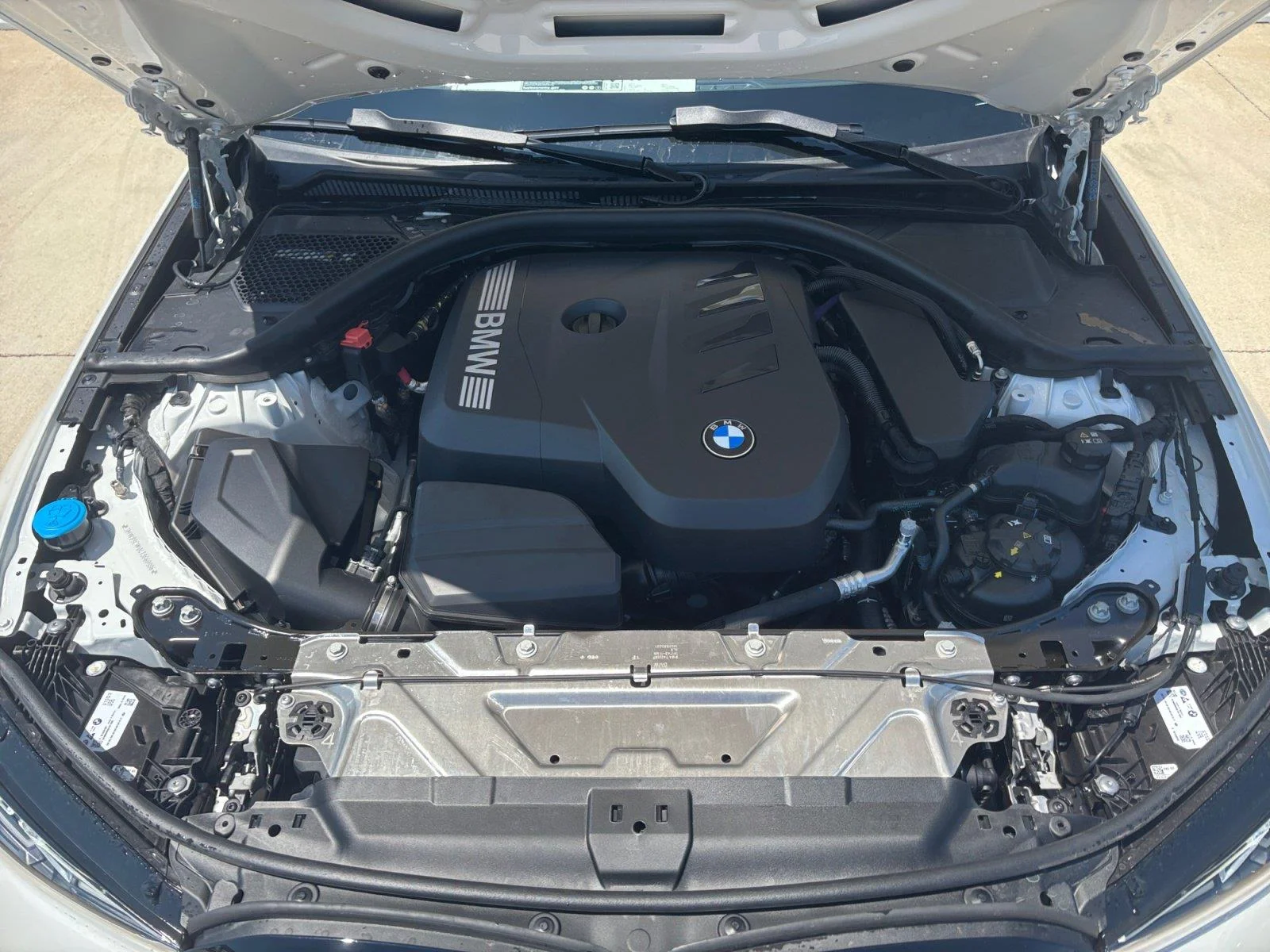 New 2026 Mineral White Metallic BMW 330i NA xDrive image 32