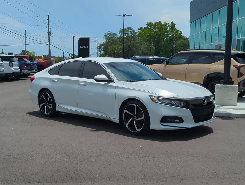 Used 2018  Honda Sport image 9
