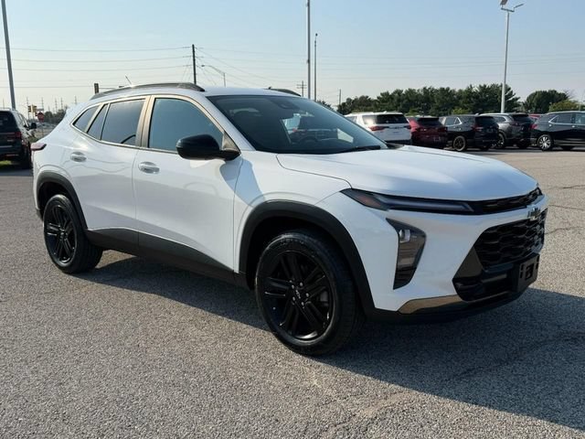 Used 2024 Summit White Chevrolet ACTIV image 8