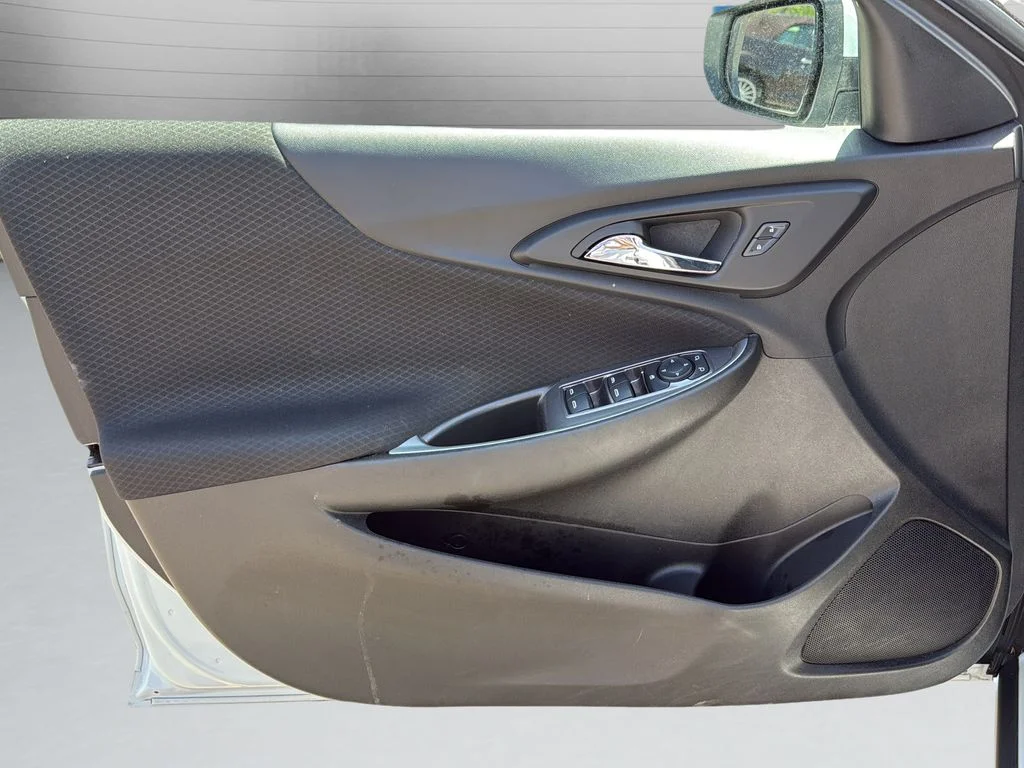 Used 2023 White Chevrolet LT image 11