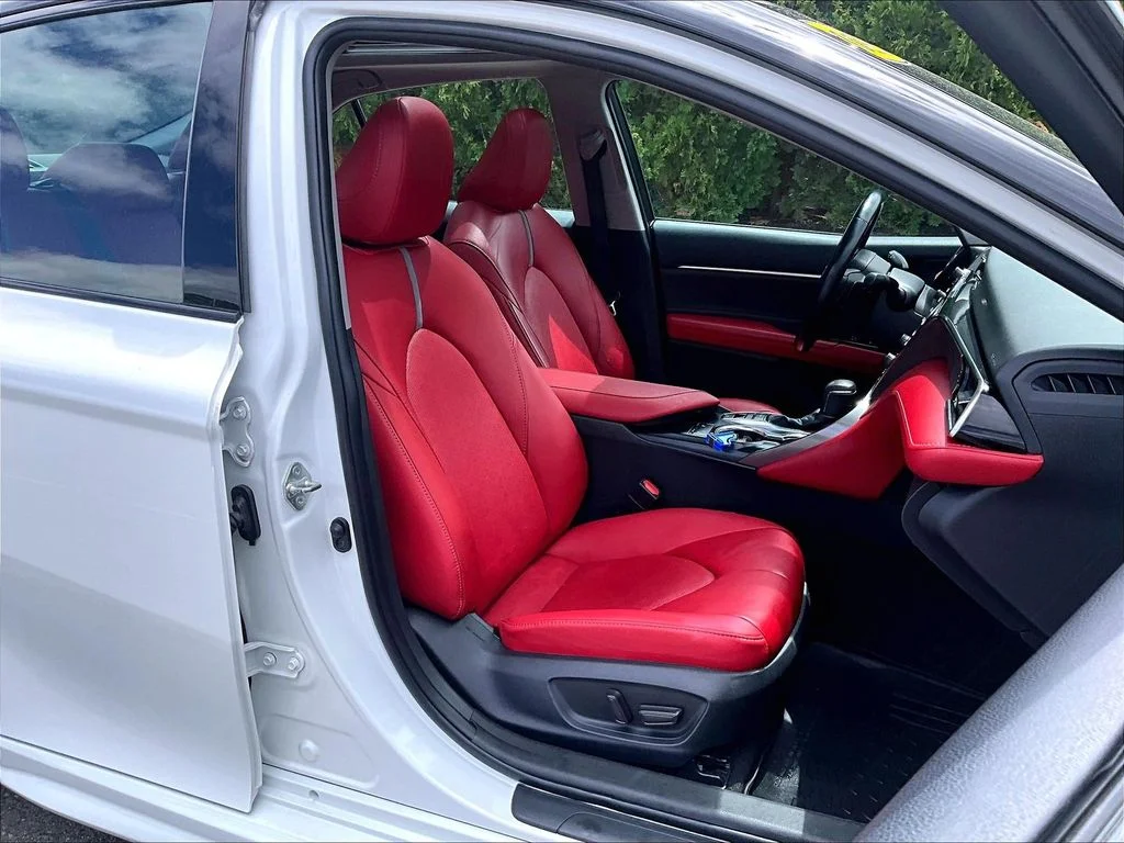 Used 2018 Black Toyota XSE V6 image 11