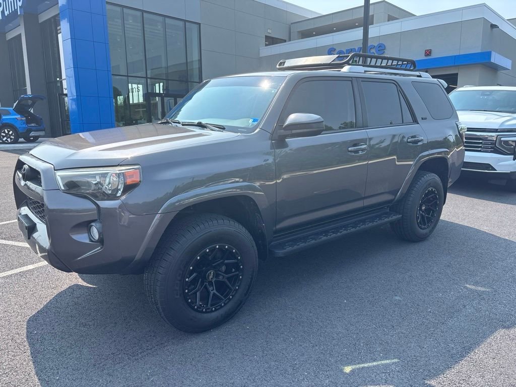 Used 2018 Magnetic Gray Metallic Toyota SR5 image 13
