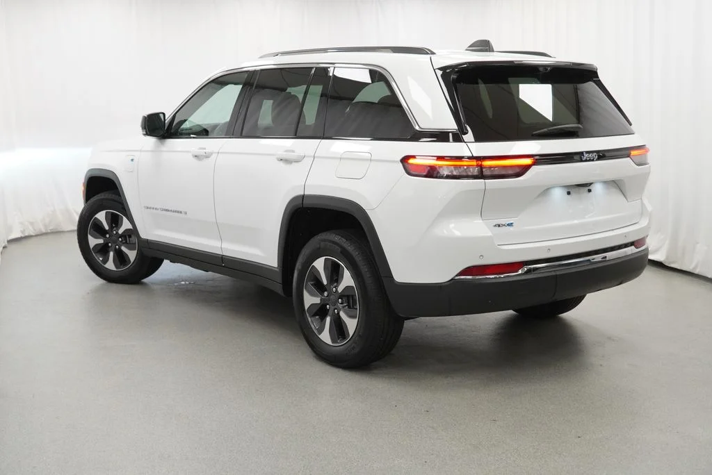 Used 2022 White Jeep 4xe image 14