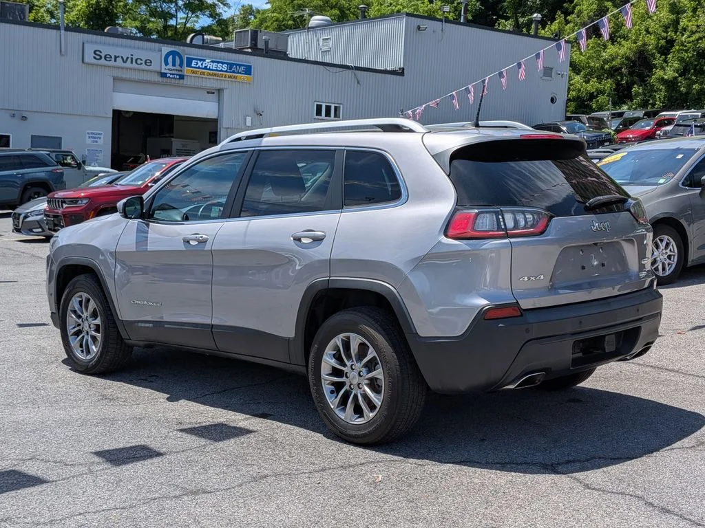 Used 2021 Silver Jeep Latitude Lux image 10