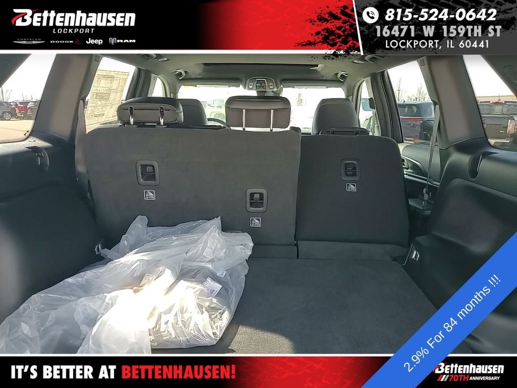 New 2026 Bright White Clear-Coat Exterior Paint Jeep Altitude image 9
