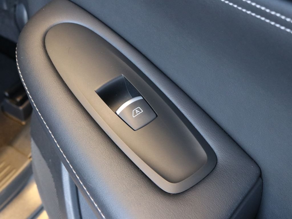 Certified Used 2023 Gray INFINITI LUXE image 43