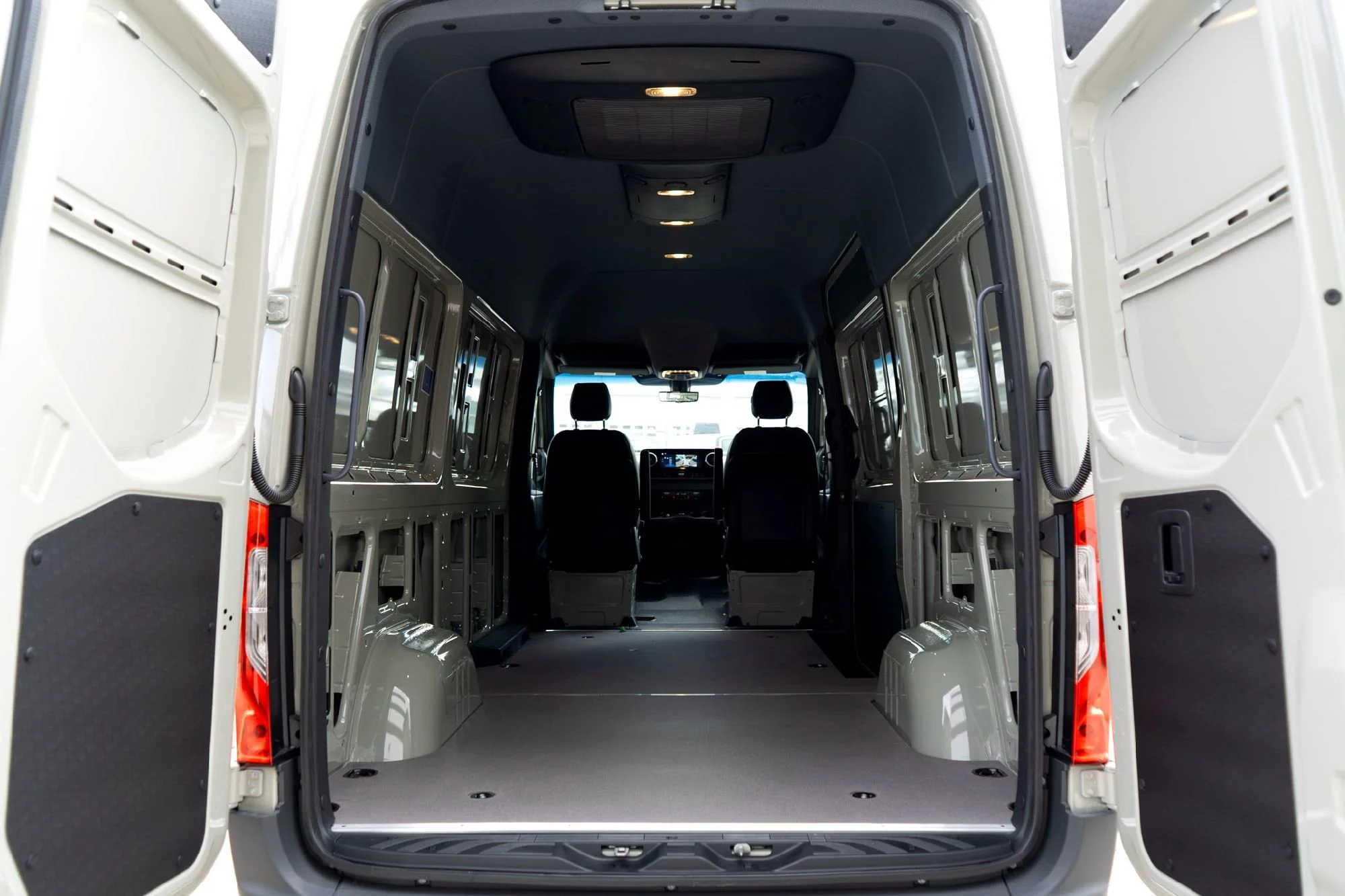 New 2025  Mercedes-Benz Cargo 144 WB image 8