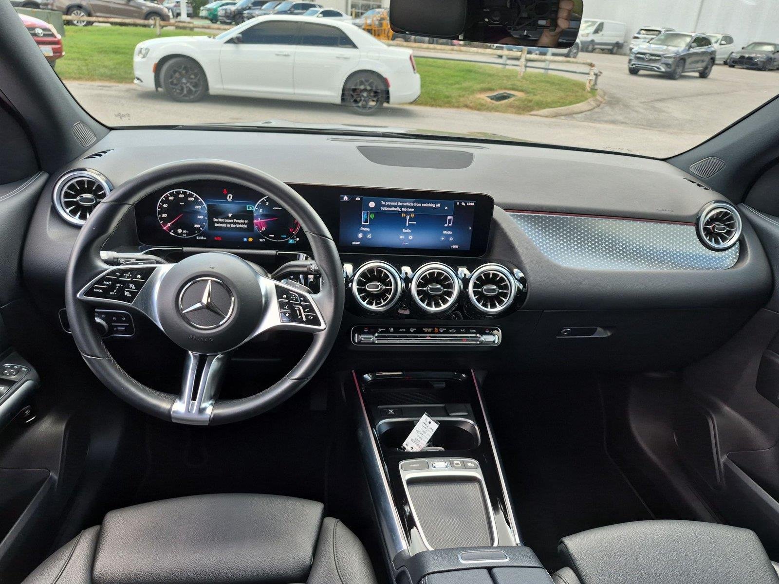Used 2025 Mountain Grey Metallic Mercedes-Benz GLA 250 image 32