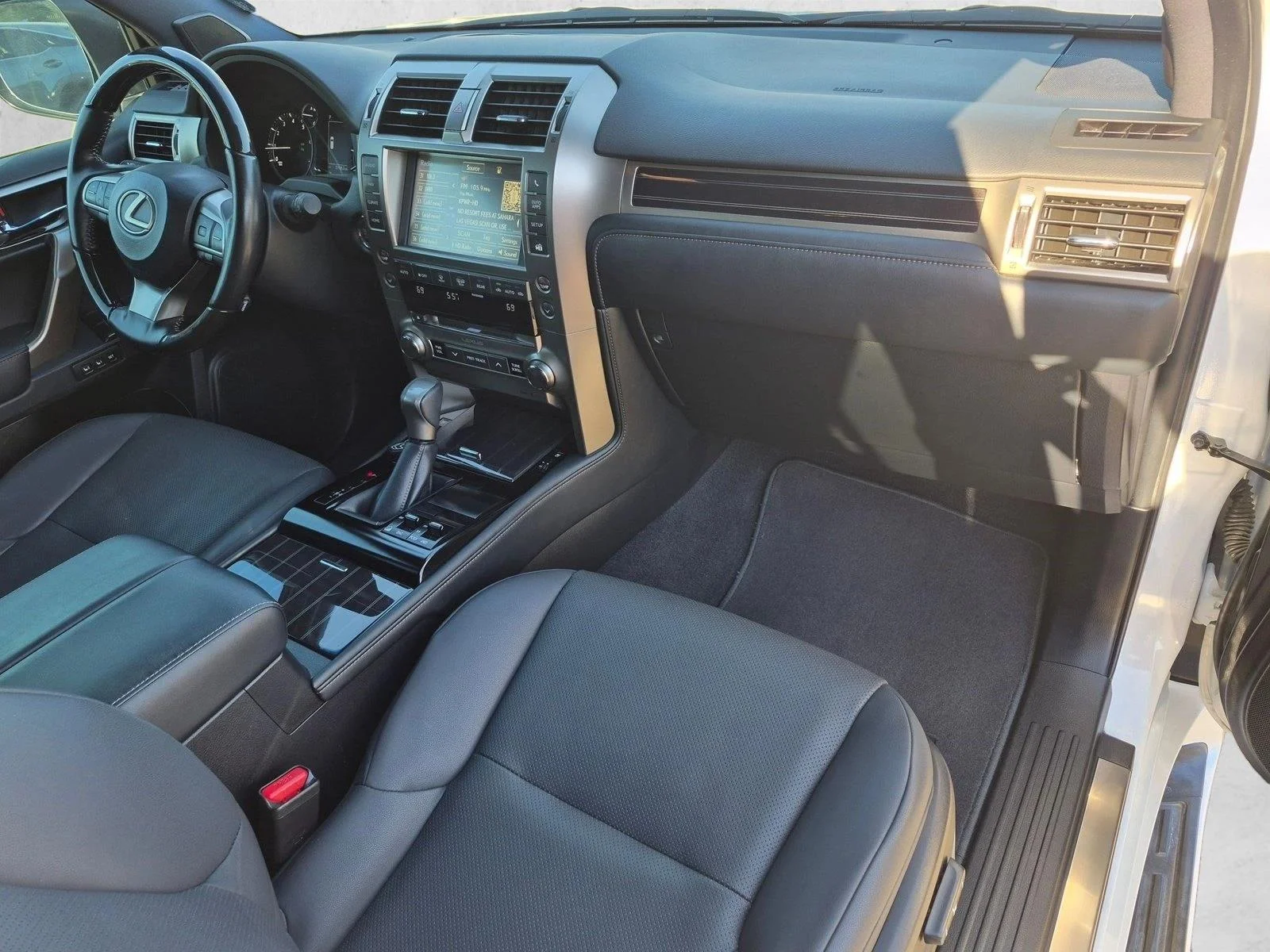 Used 2021 Starfire Pearl Lexus  image 20