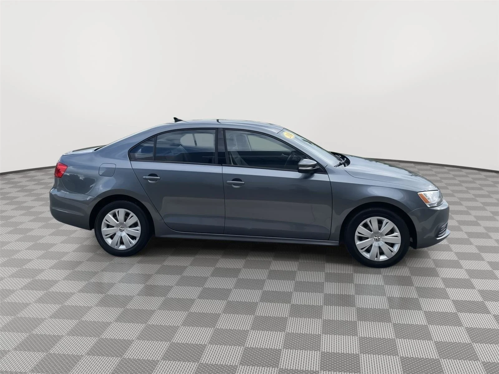 Used 2014 Platinum Gray Metallic Volkswagen SE image 3