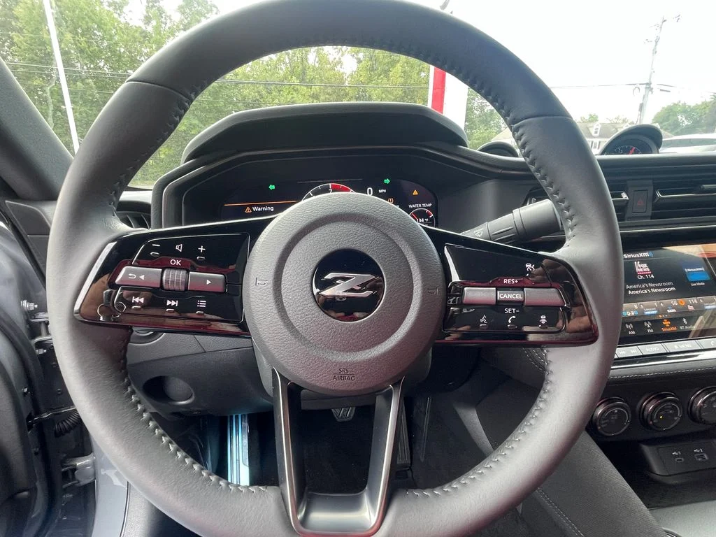 New 2027 Boulder Gray Pearl / Super Black Two-tone Nissan Sport image 13