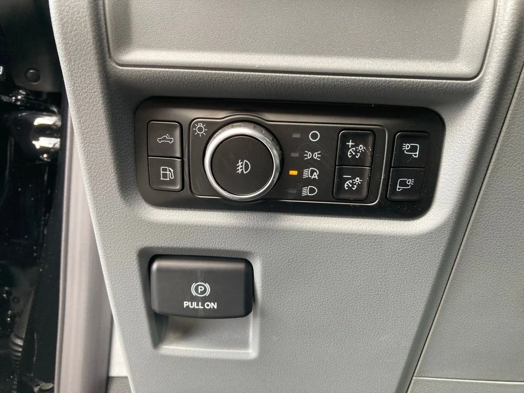 Used 2025 Black Ford XLT image 28