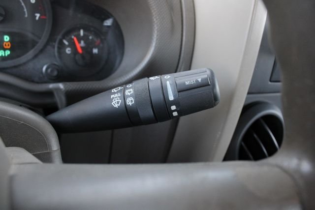 Used 2009 Green Jeep X image 10