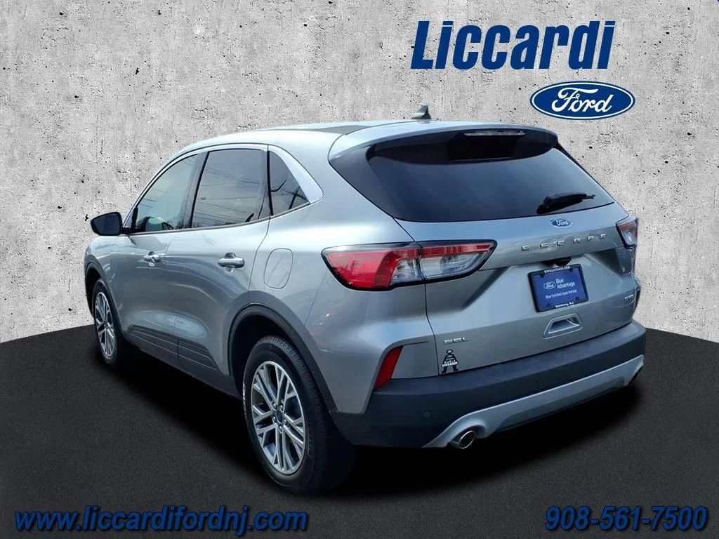 Used 2022 Silver Ford SEL image 4