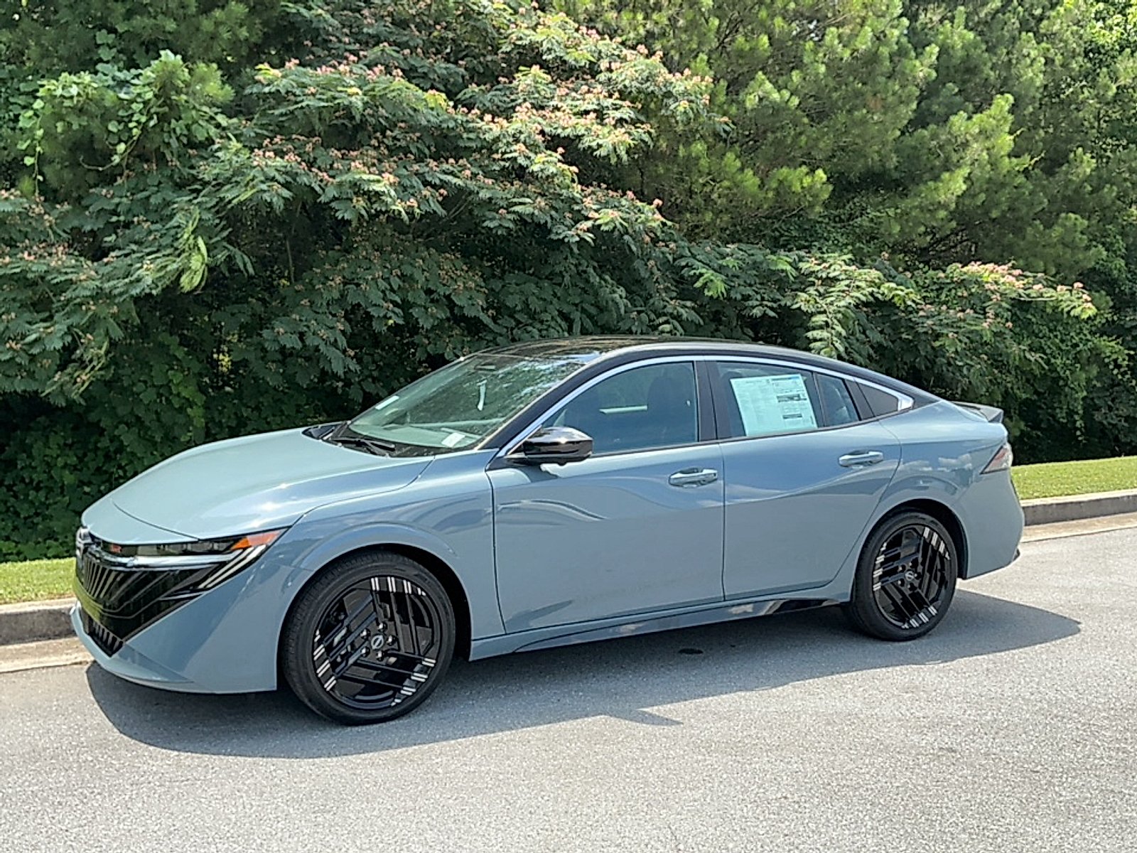 New 2026 Atlantic Gray Metallic/Super Black Nissan SR image 4
