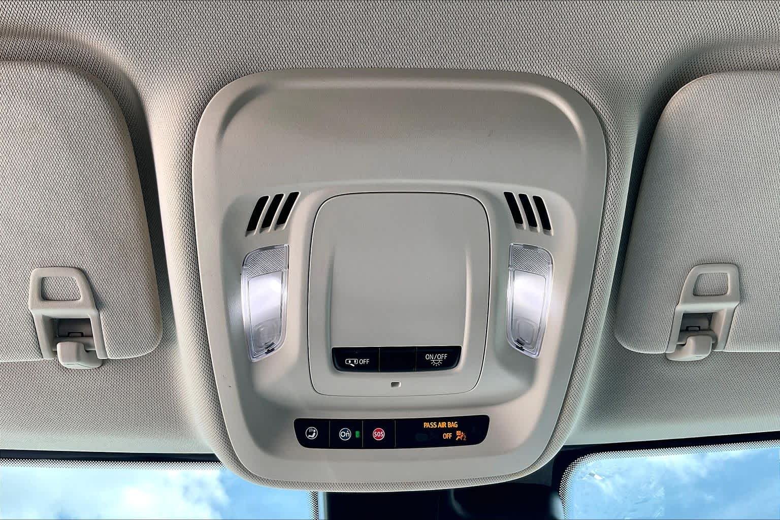 Used 2022 Summit White Buick Preferred image 33