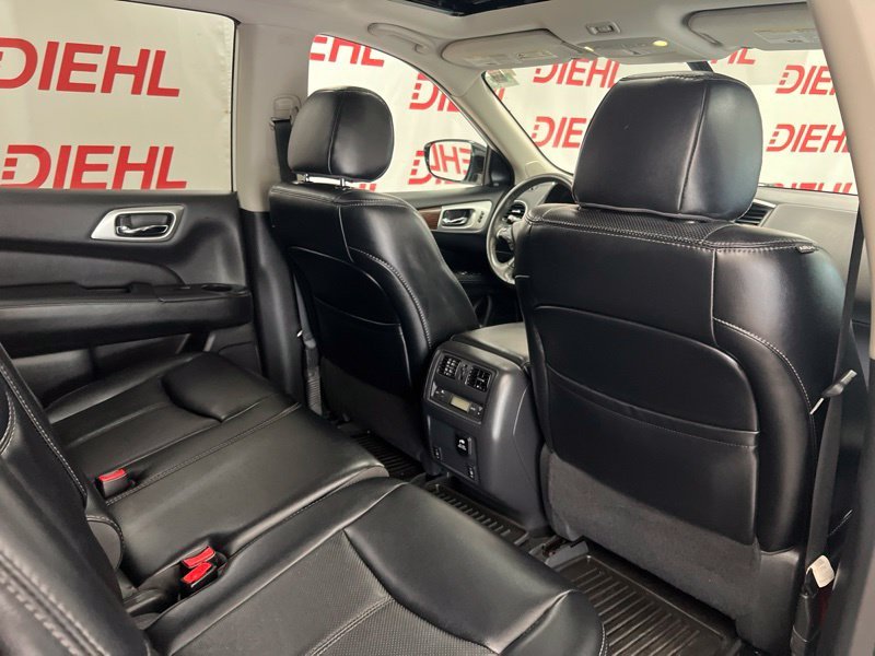 Used 2017 White Nissan Platinum image 12