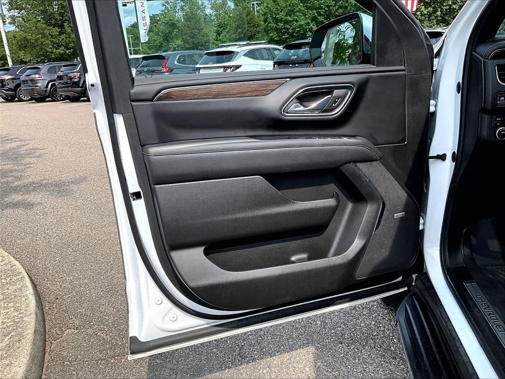Used 2023 White Chevrolet Premier image 9