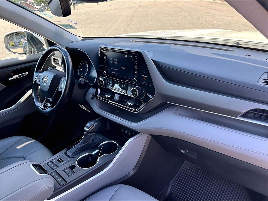 Used 2021 White Toyota XLE image 14