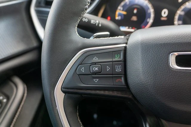 Used 2025 White Jeep Altitude X image 24