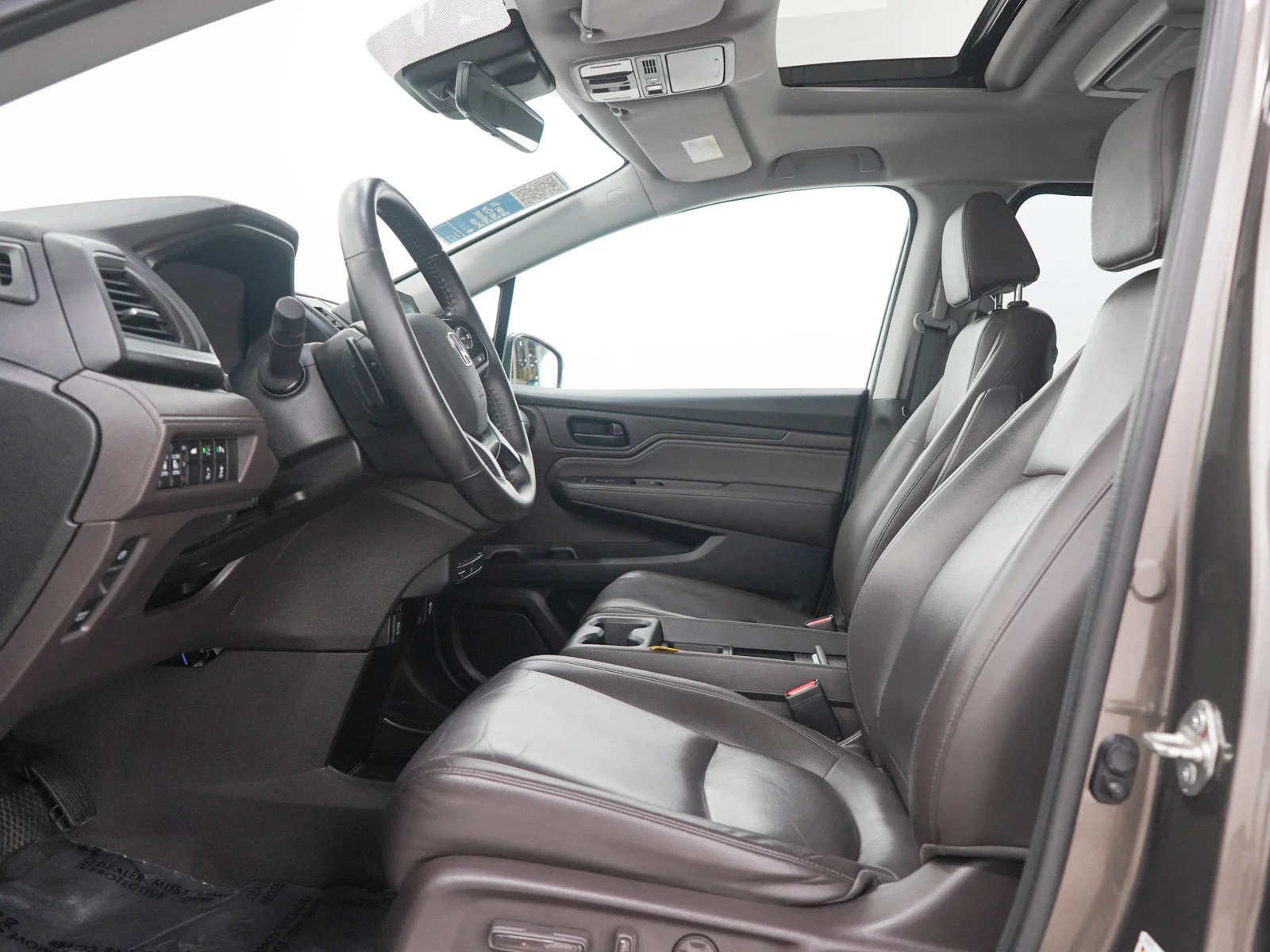 Used 2018 Pacific Pewter Metallic Honda Touring Auto image 26