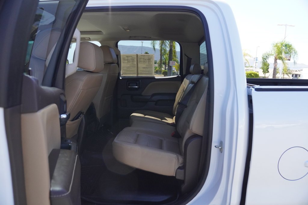 Used 2018 White GMC Denali image 30