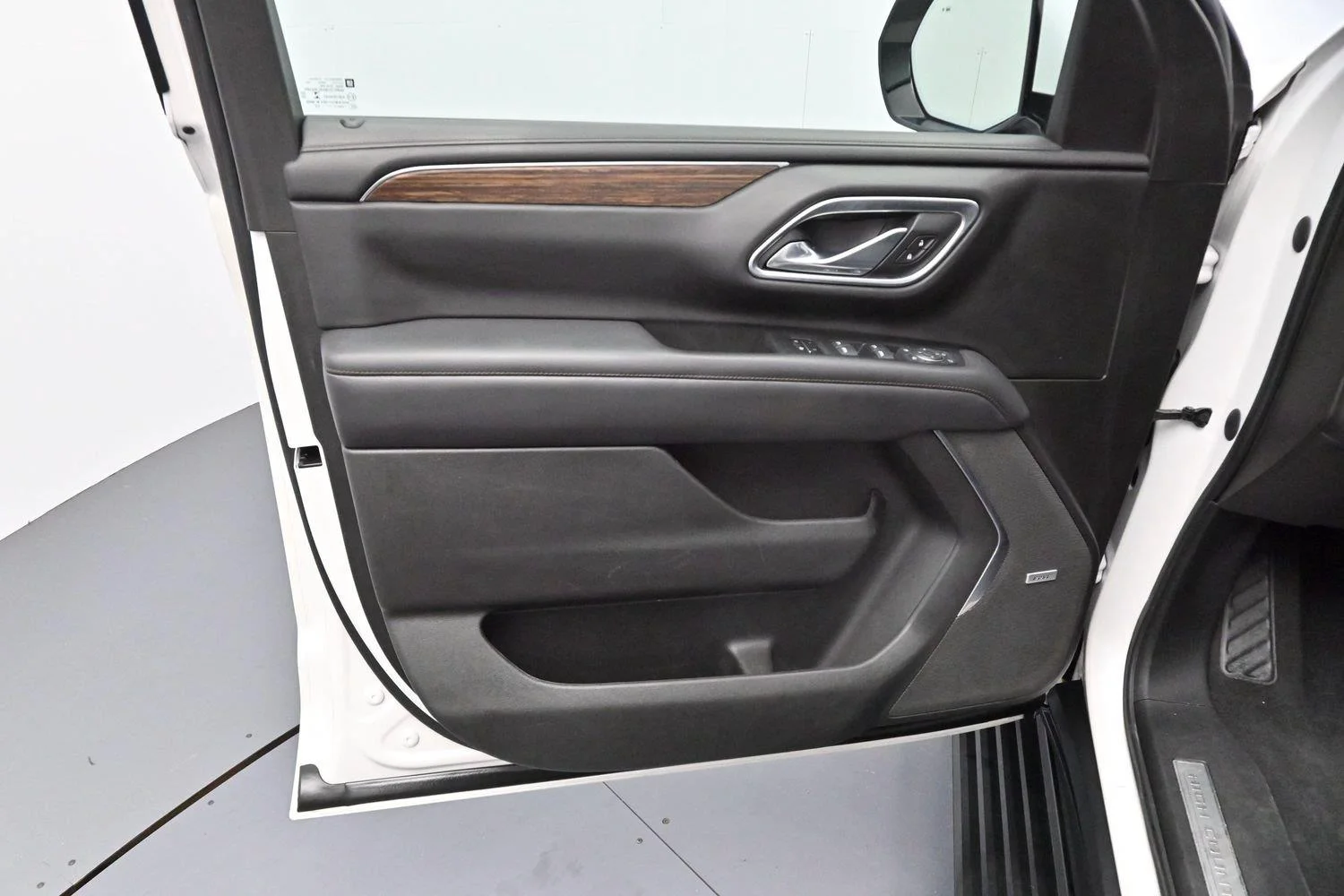 Used 2021 IRIDESCENT PEARL TRICOAT Chevrolet High Country image 9