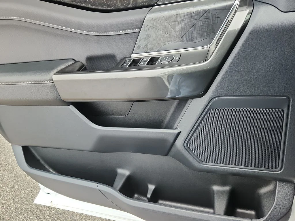 Used 2023 White Ford XLT image 9