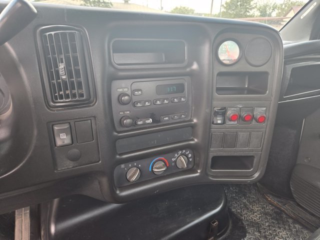 Used 2005  GMC  image 9