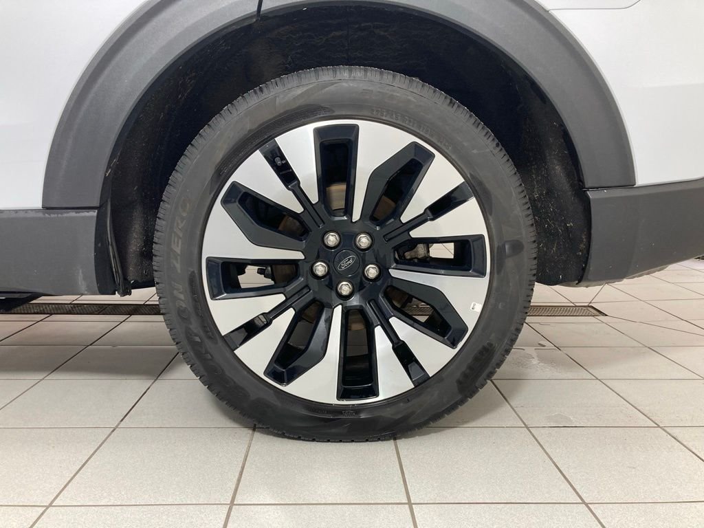 Used 2025 White Ford Platinum image 26