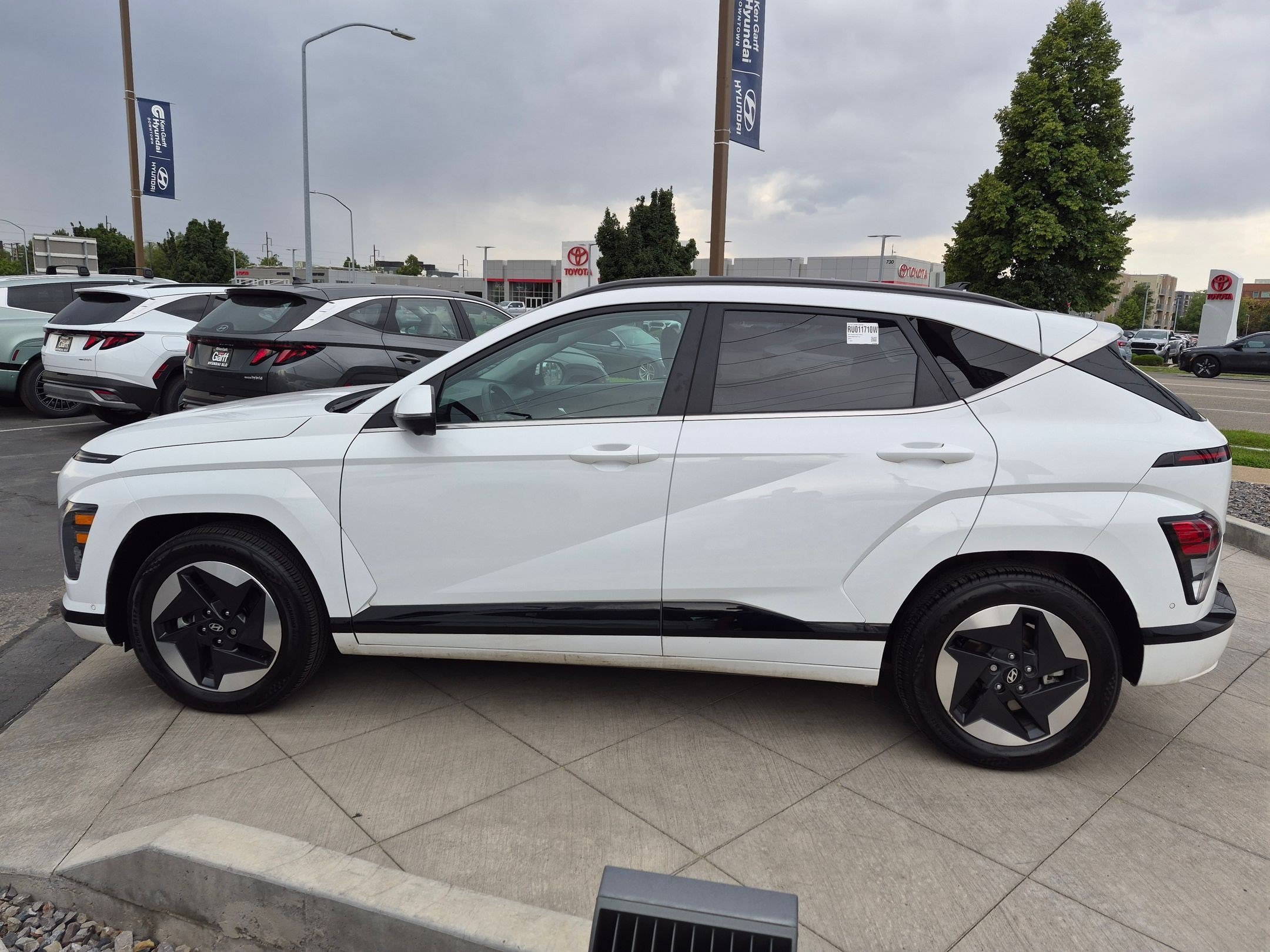 Certified Used 2024 Atlas White Hyundai Limited image 8