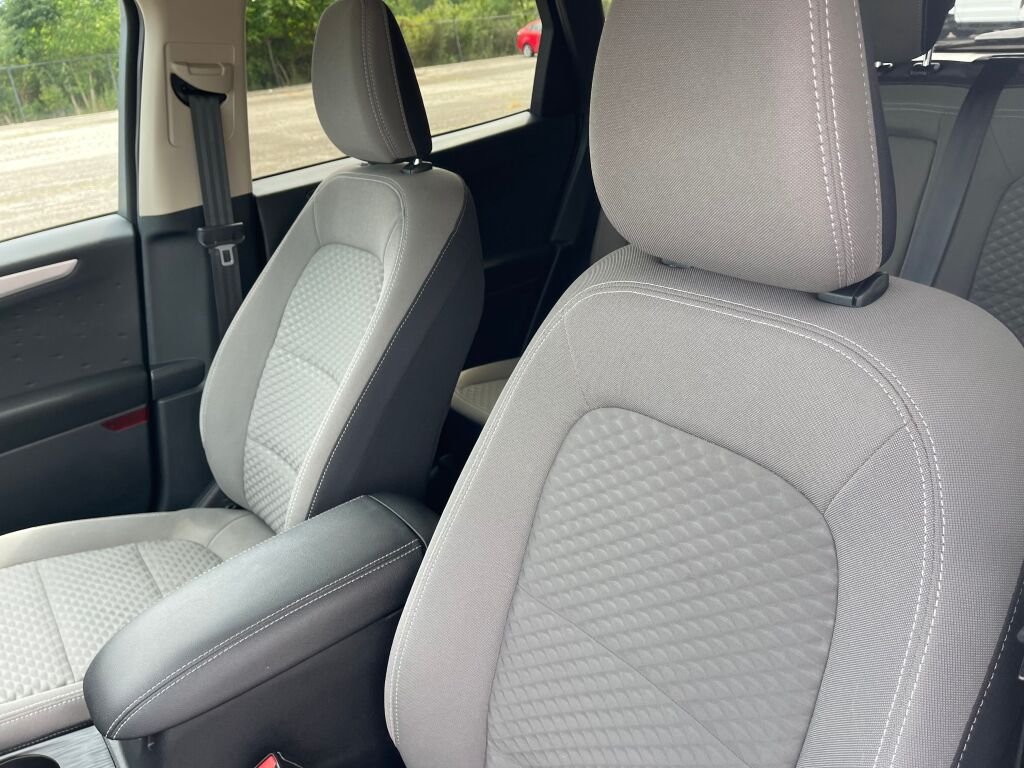 Used 2020 Oxford White Ford SE image 6