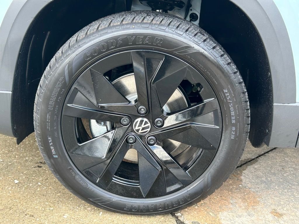 New 2026 Gray Volkswagen 1.5T SE Black image 36