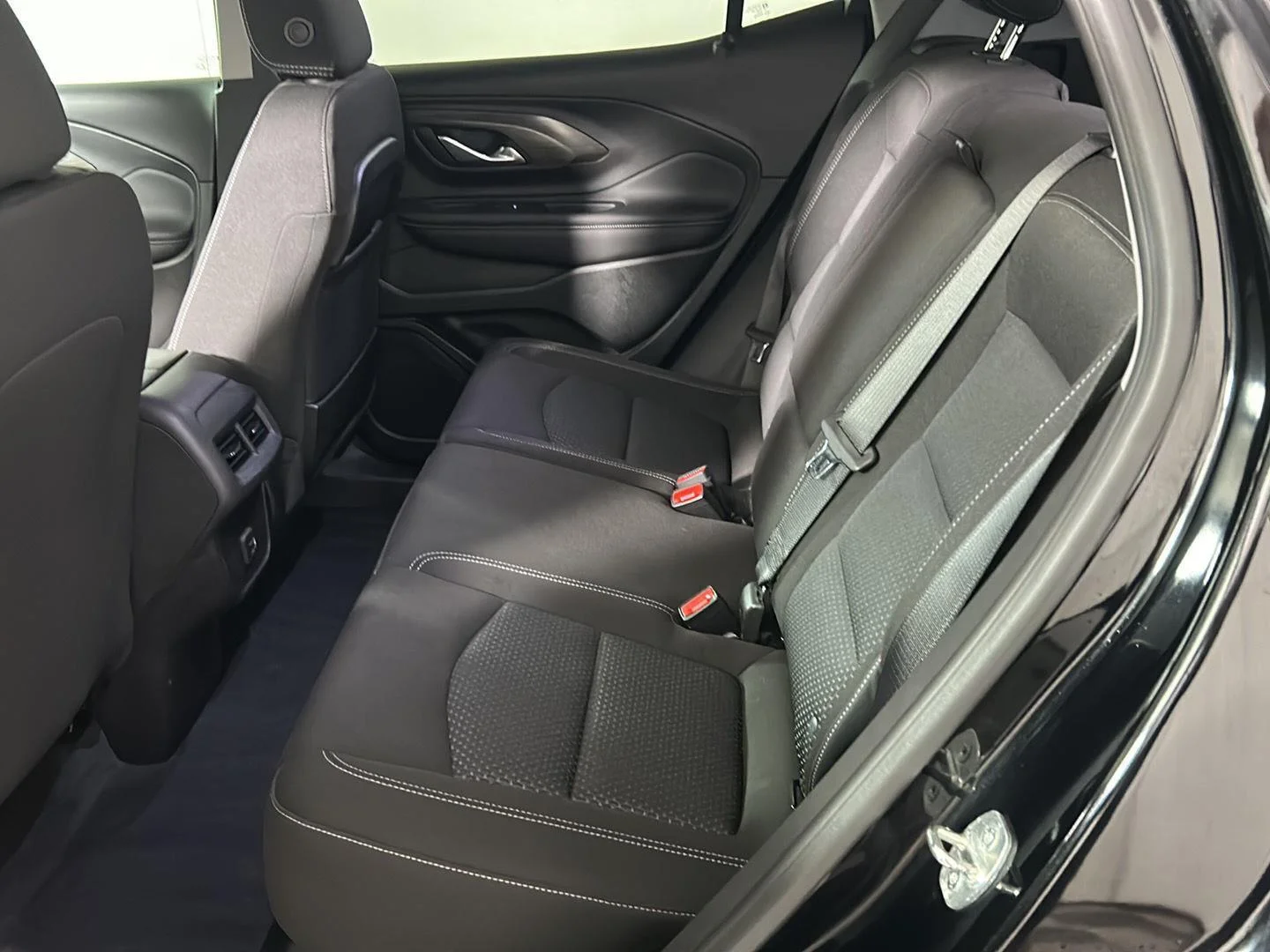 Used 2022 Ebony Twilight Metallic GMC SLE image 16