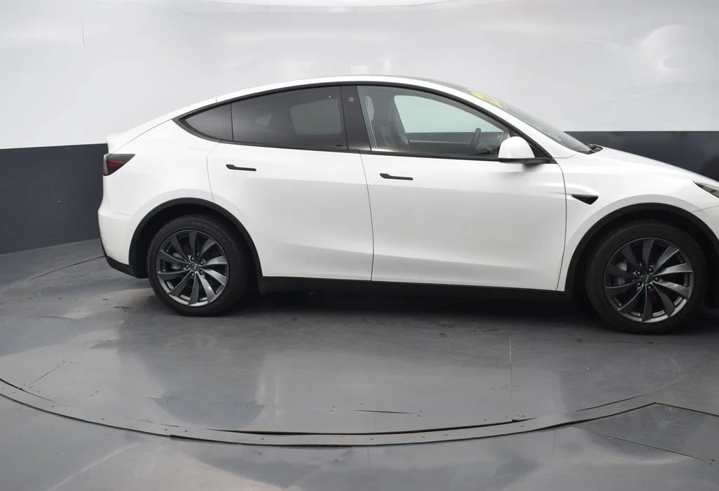 Used 2022 White Tesla Long Range image 7