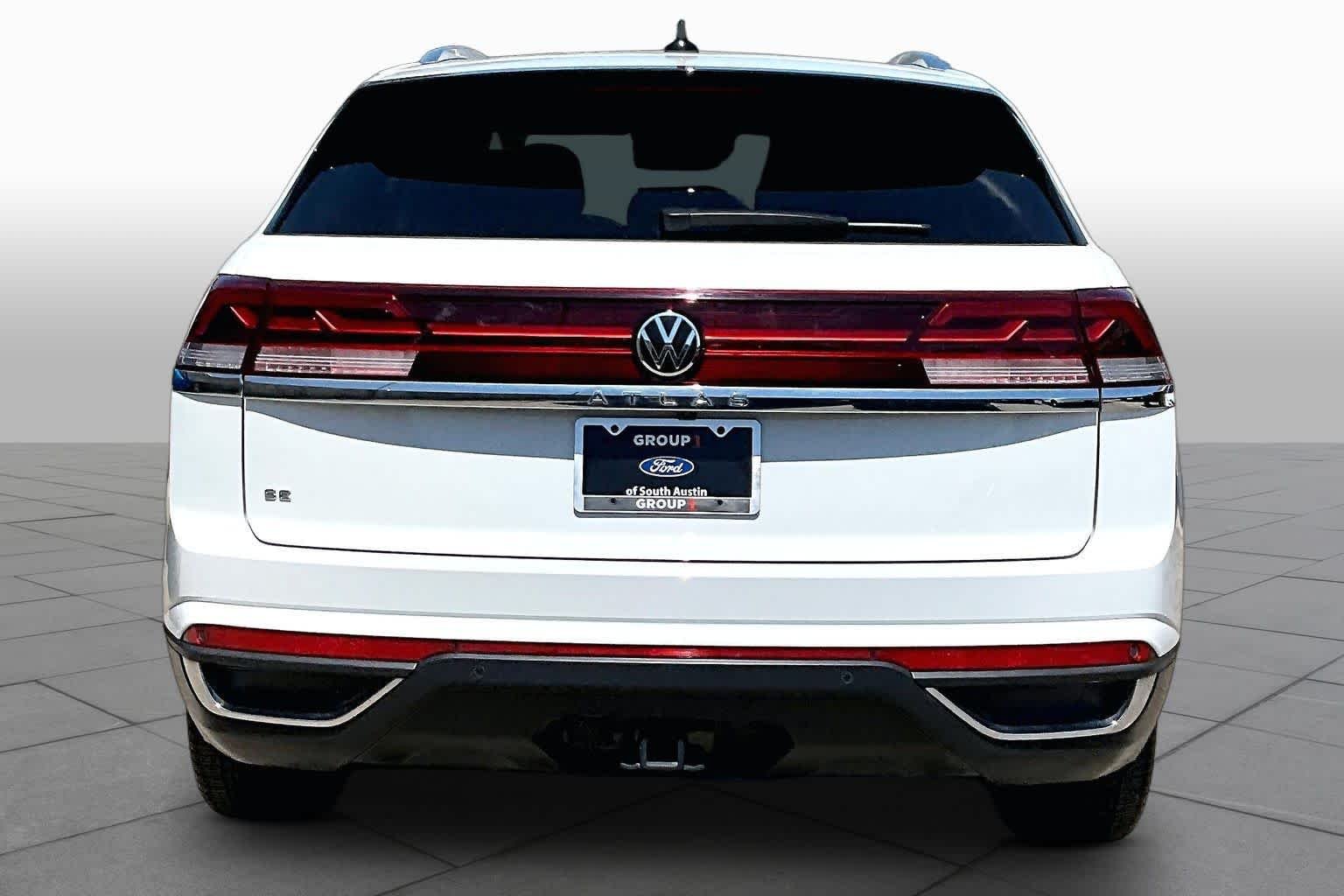 Used 2025 Pure White Volkswagen 2.0T SE w/Technology image 5