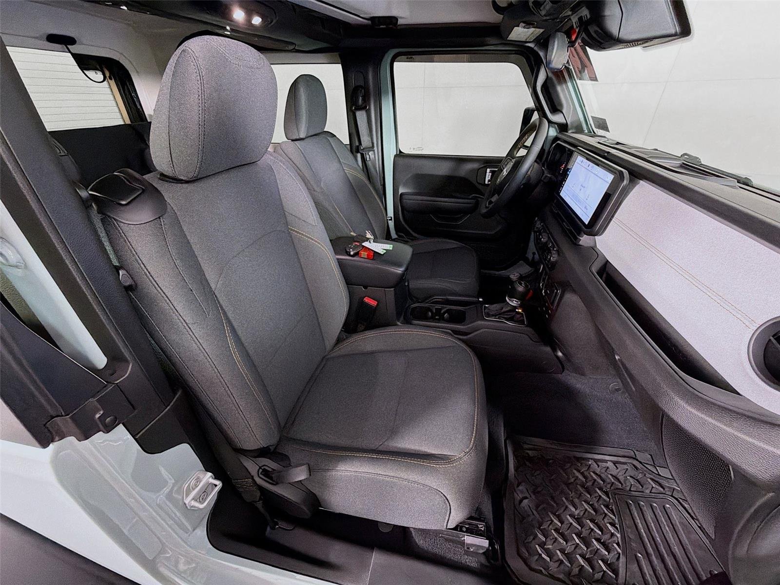 Used 2024 Earl Clearcoat Jeep Sport S image 26