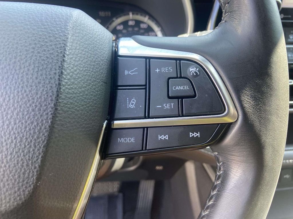 Used 2021 Gray Toyota XLE image 35