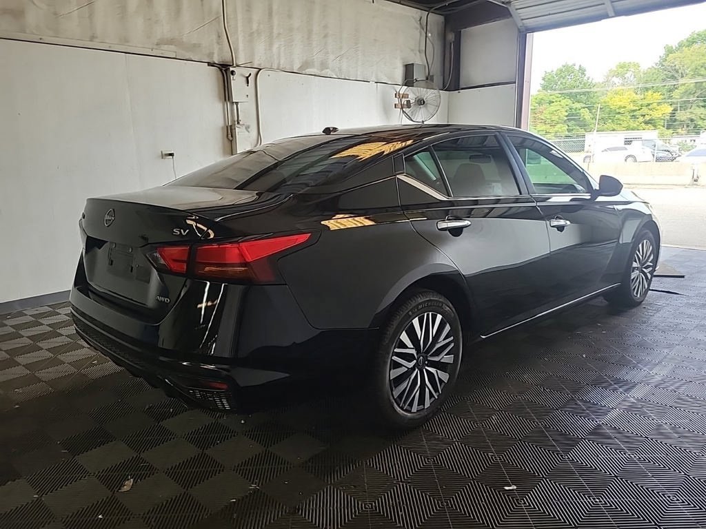 Used 2023 Black Nissan 2.5 SV image 12