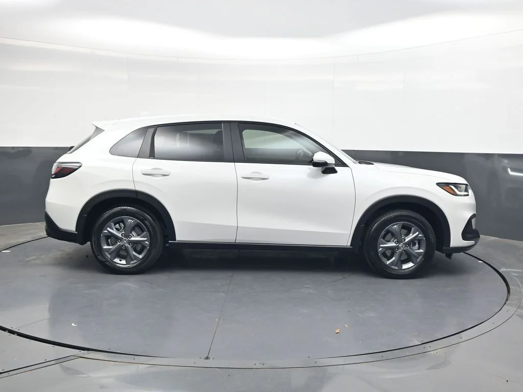 New 2026 Platinum White Pearl Honda LX image 3