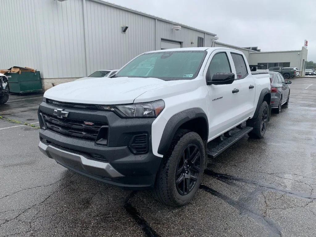 Used 2023 White Chevrolet Trail Boss image 7