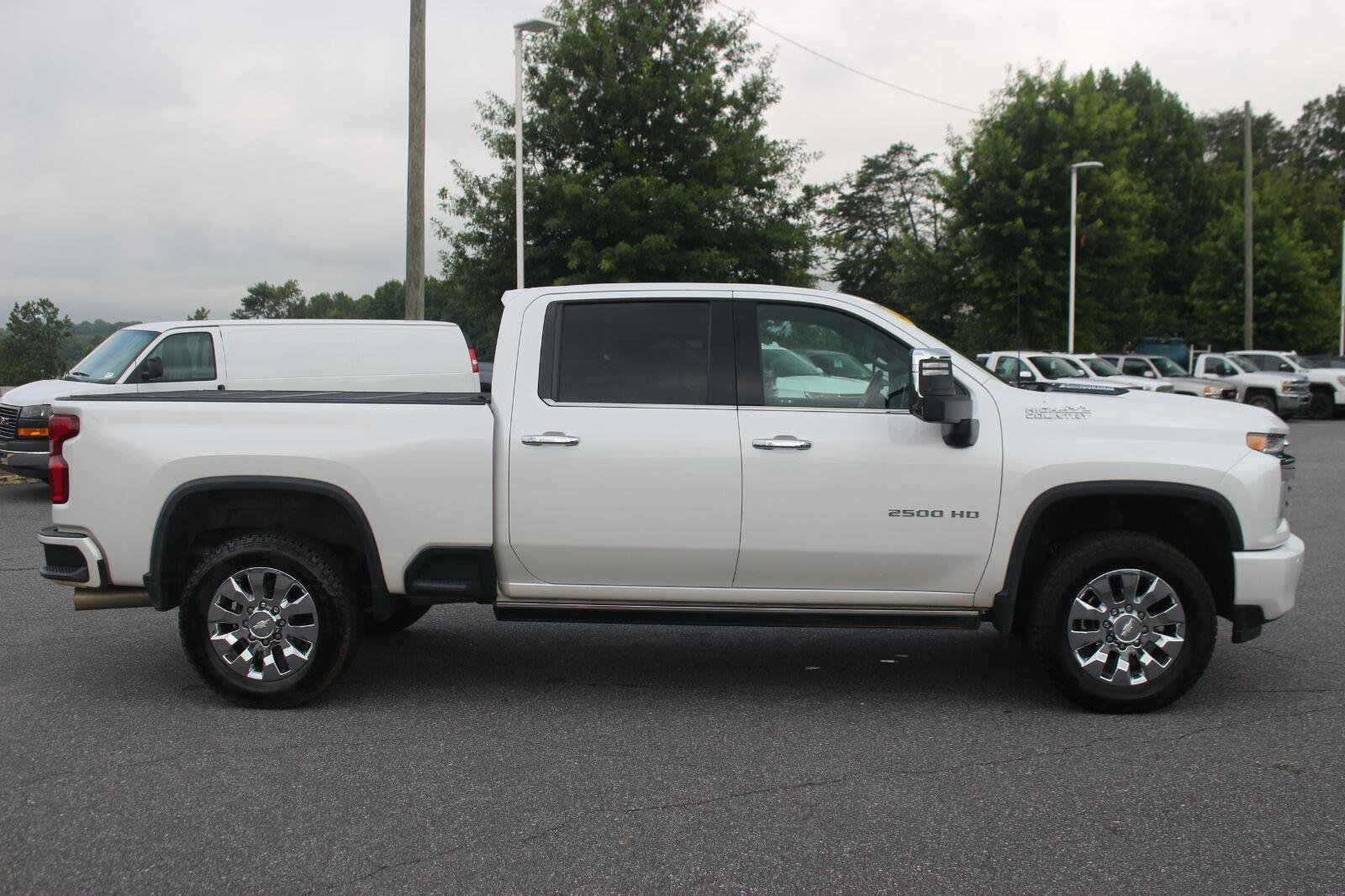 Used 2023 IRIDESCENT PEARL TRICOAT Chevrolet High Country image 8