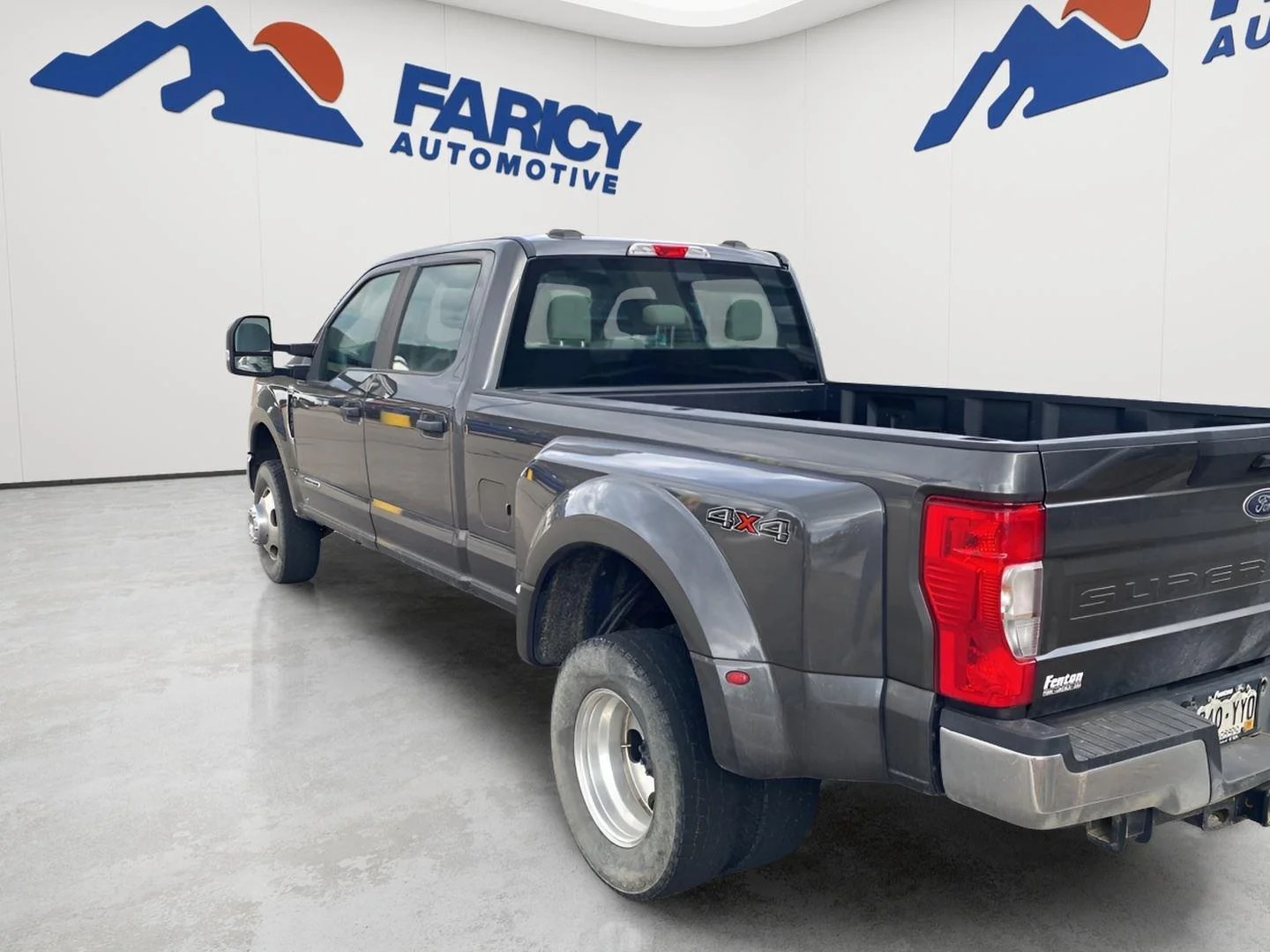 Used 2020 Magnetic Ford XL image 4
