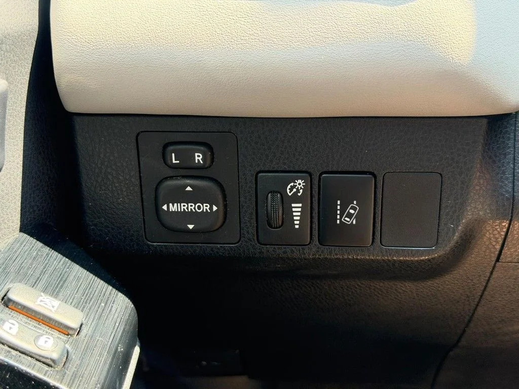 Used 2016 Red Toyota Limited image 18